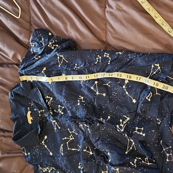 Next to Nothing Medium crop blouse stars - Picture 8 of 8